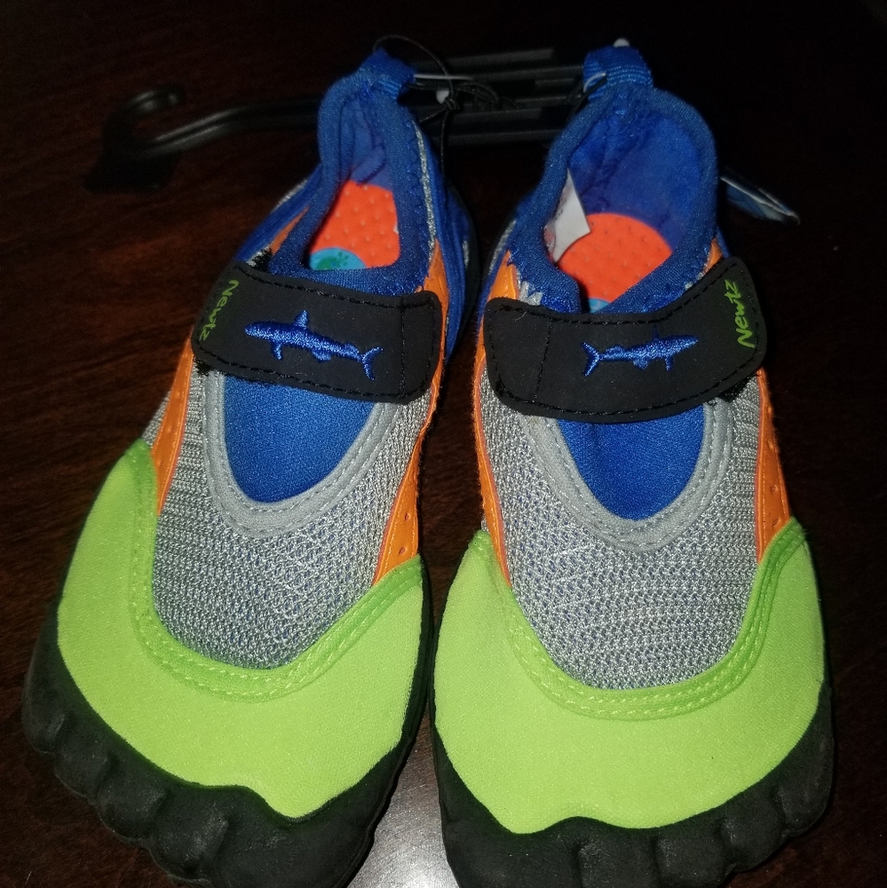 Childrens swimming/water shoes